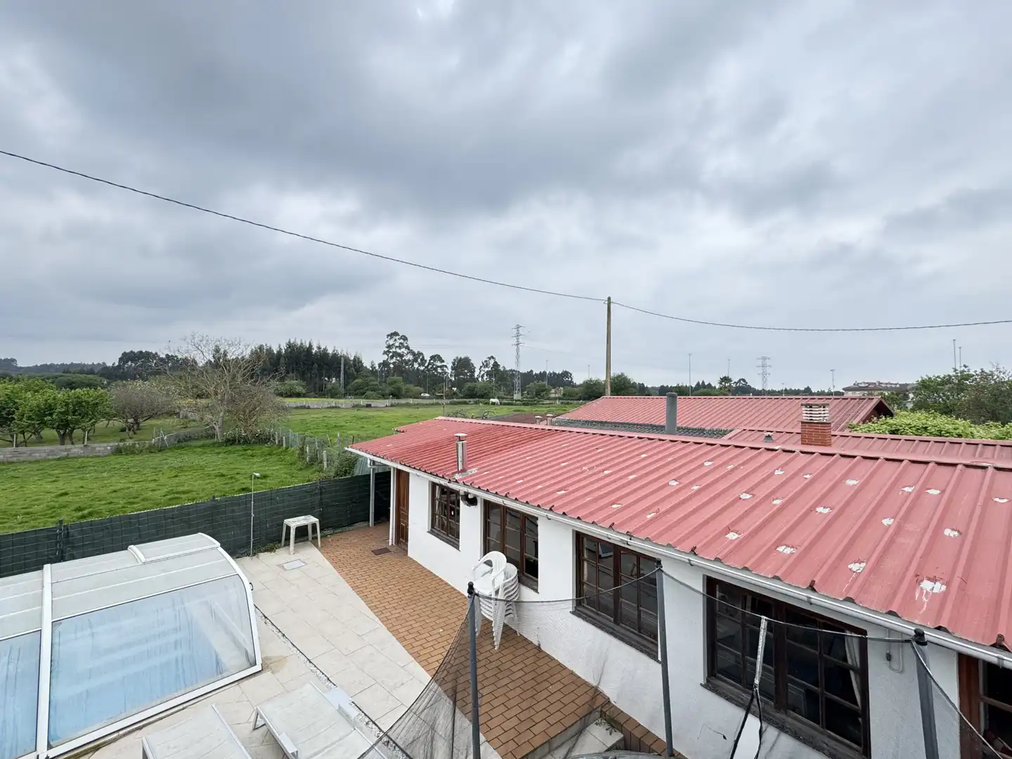 Vista exterior de Casa o xalet en venda en Castrillón amb Calefacció, Jardí privat i Parquet