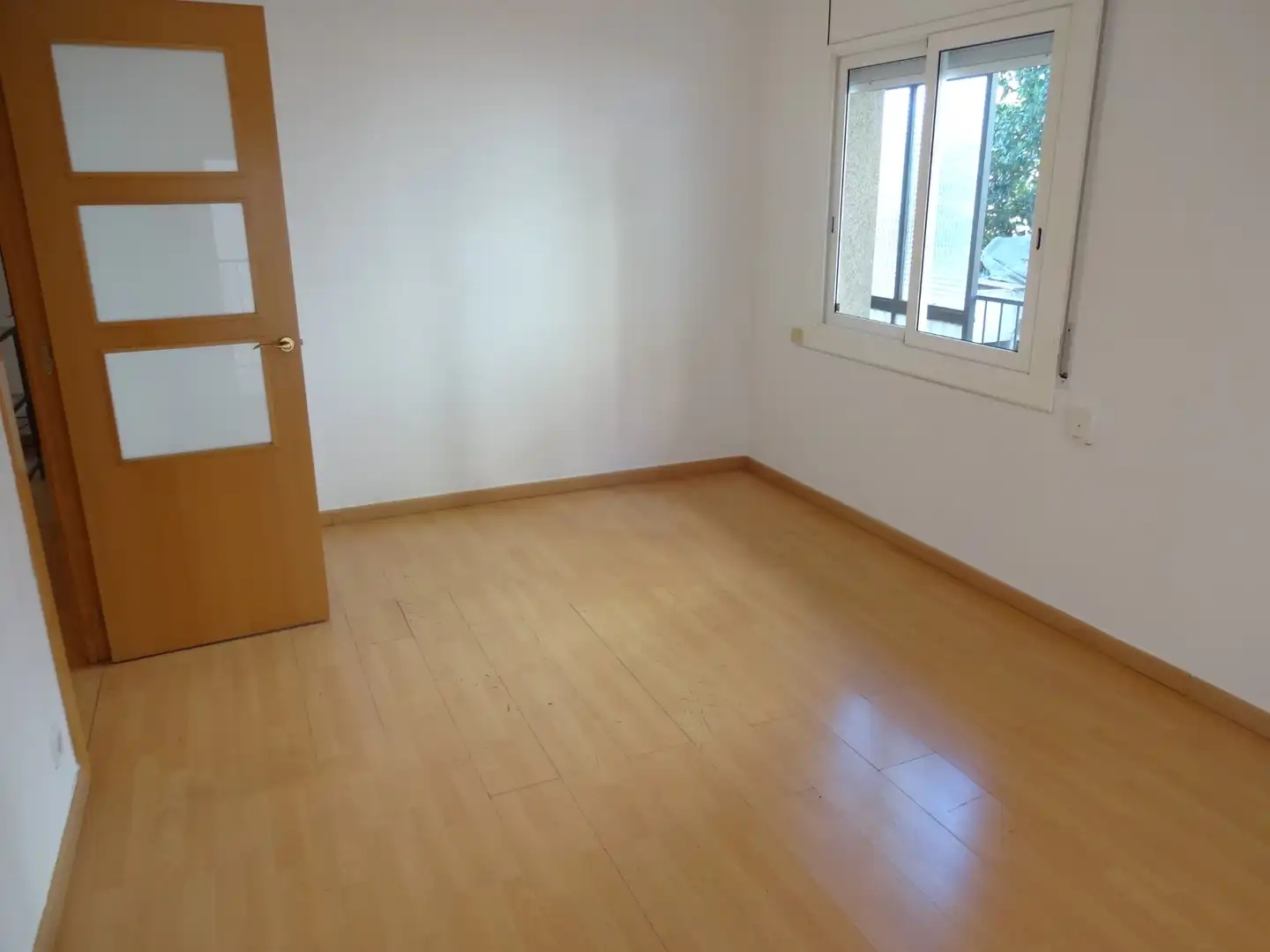 Schlafzimmer von Wohnung zum Verkauf in Barcelona mit Terrasse, Ofen und Mikrowelle