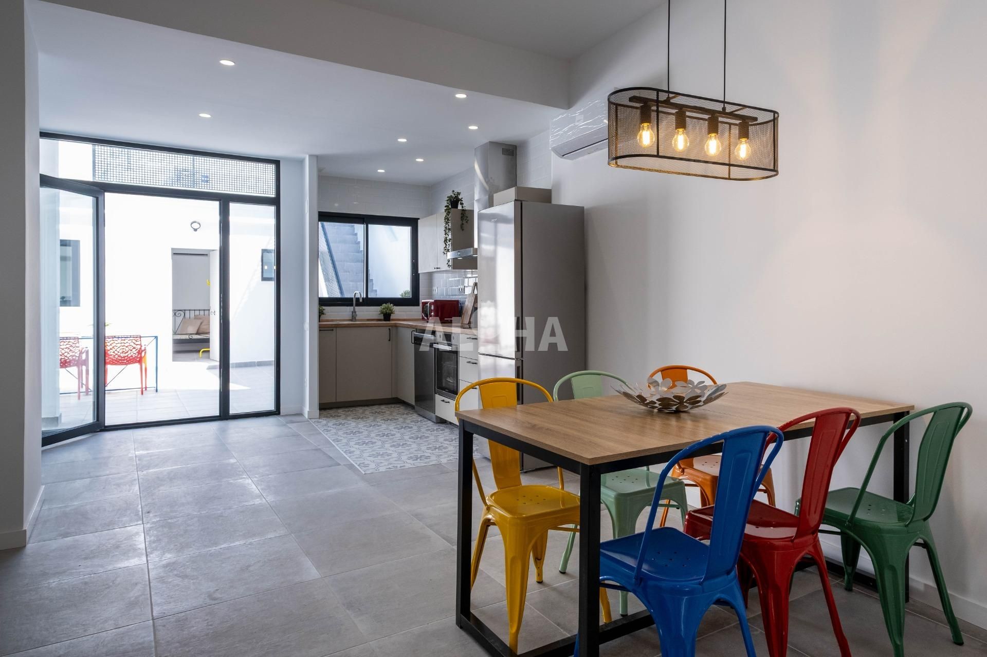 Cuina de Apartament de lloguer en Moncada amb Aire condicionat, Calefacció i Terrassa