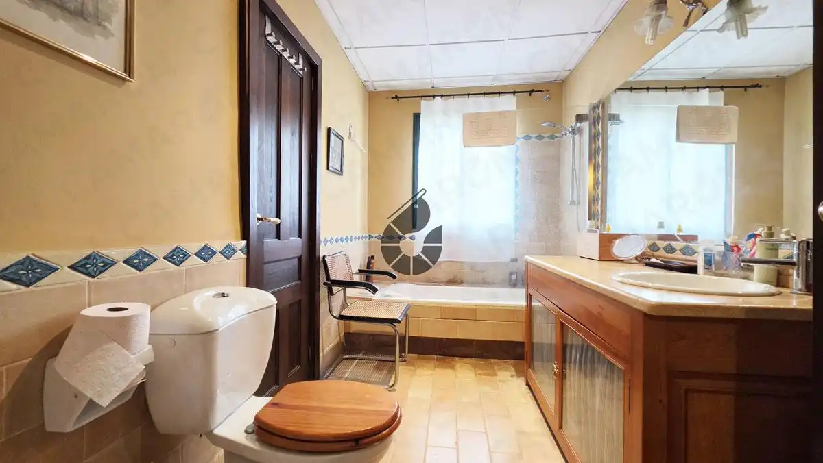 Baño de Finca rústica en venta en Almensilla con Aire acondicionado y Jardín privado