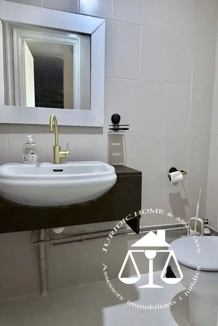 Bany de Casa o xalet en venda en Sant Boi de Llobregat amb Aire condicionat, Calefacció i Jardí privat