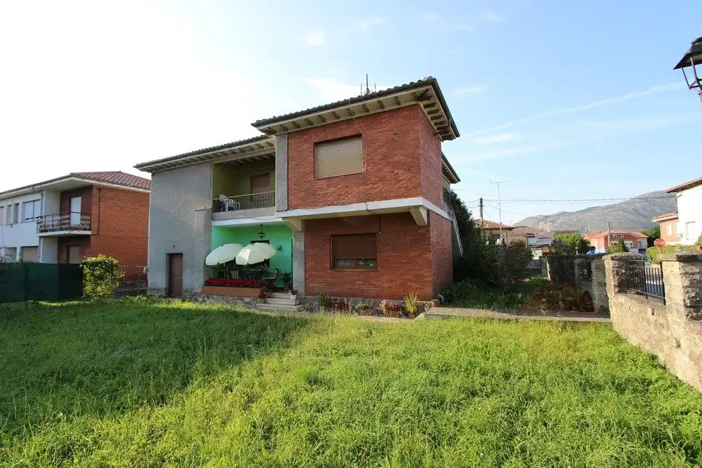 Casa o chalet en venta en Calle Mies de la Hoya, 19, Los Corrales de Buelna