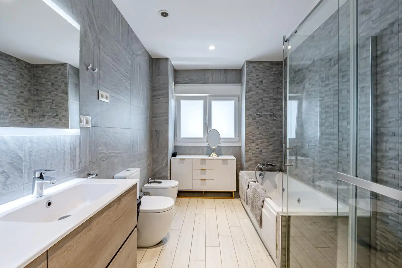 Baño de Casa adosada en venta en Pozuelo de Alarcón con Aire acondicionado, Calefacción y Piscina