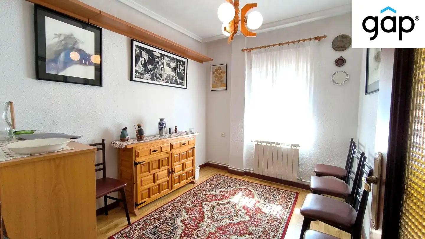 Wohnzimmer von Wohnung zum Verkauf in Cuenca mit Klimaanlage, Heizung und Parkett