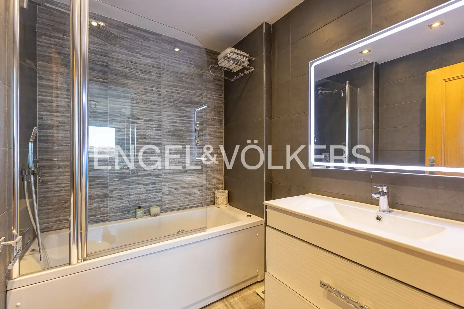 Baño de Piso de alquiler en Leganés con Aire acondicionado, Calefacción y Terraza