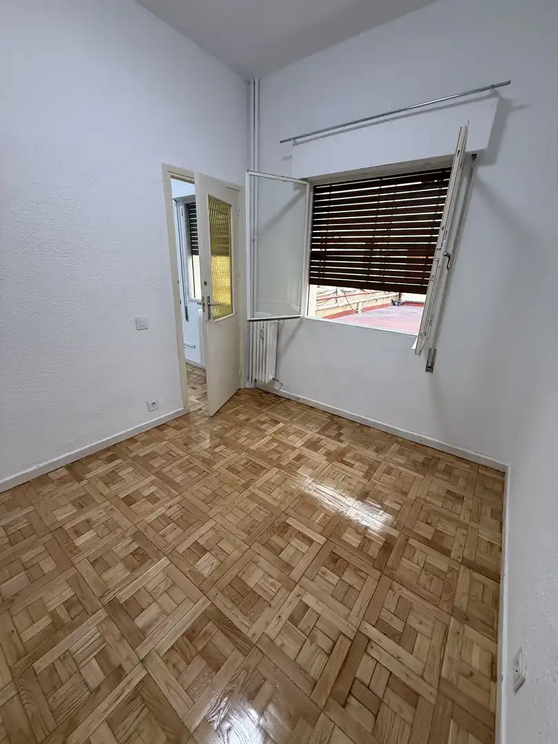 Schlafzimmer von Wohnung zur Miete in  Madrid Capital mit Klimaanlage