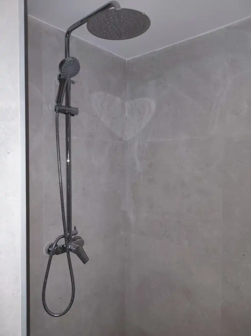 Badezimmer von Wohnung zur Miete in Málaga mit Klimaanlage, Heizung und Ofen