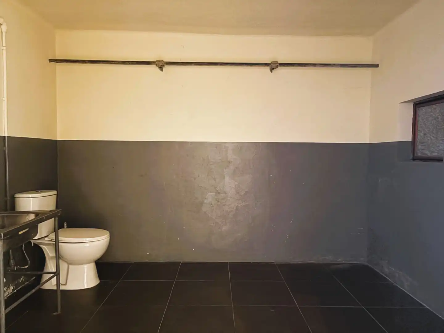 Badezimmer von Geschaftsraum zum Verkauf in Barbens