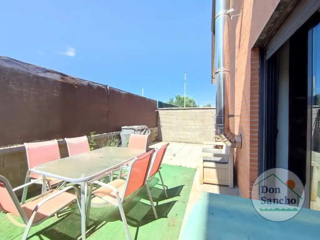 Terraza de Casa adosada en venta en Viana de Cega con Calefacción, Jardín privado y Terraza