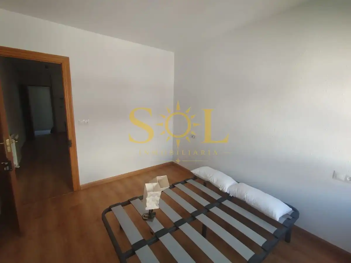 Habitación de Piso para compartir en León Capital  con Calefacción, Amueblado y Horno