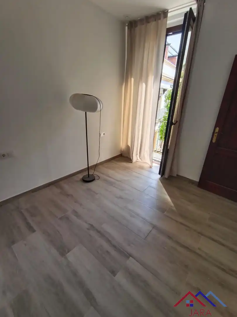 Habitación de Apartamento de alquiler en Jerez de la Frontera con Amueblado y Balcón