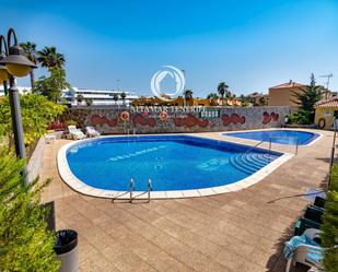 Vista exterior de Apartament de lloguer en Adeje amb Aire condicionat, Terrassa i Piscina