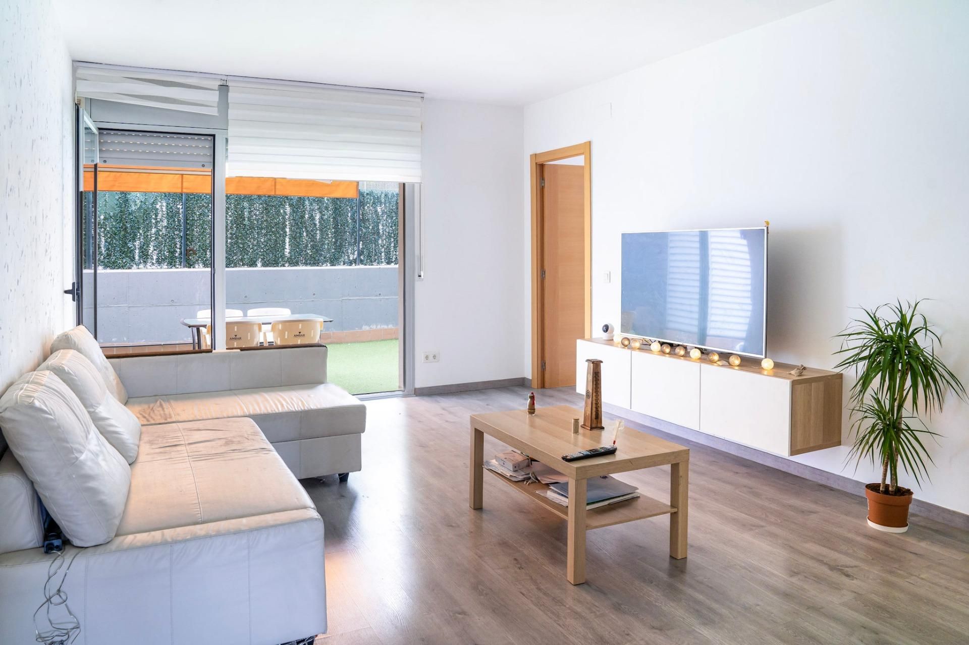 Sala d'estar de Planta baixa en venda en Montgat amb Calefacció, Parquet i Terrassa