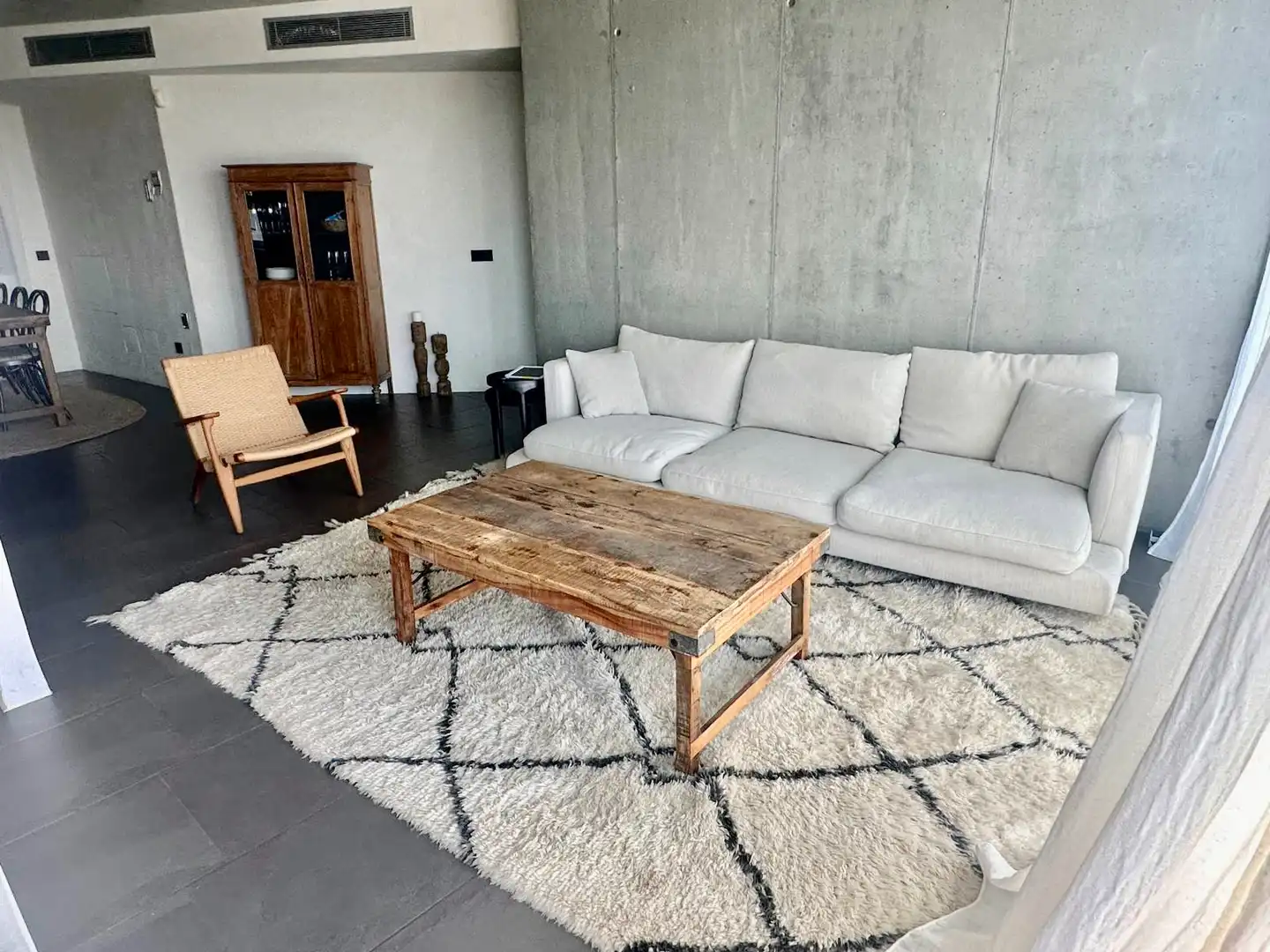Sala d'estar de Casa adosada en venda en Donostia - San Sebastián  amb Aire condicionat, Calefacció i Jardí privat