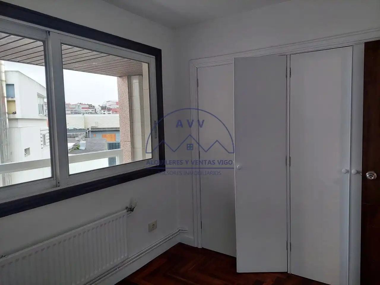 Piso de alquiler en Vigo  con Calefacción, Parquet y Terraza