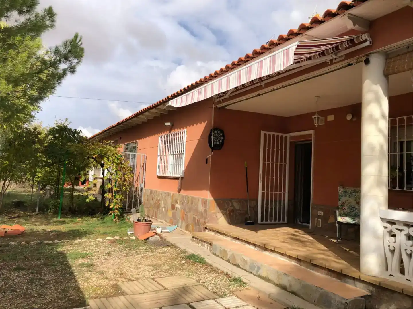 Vista exterior de Piso en venta en Villar de Cañas con Jardín privado, Trastero y Piscina