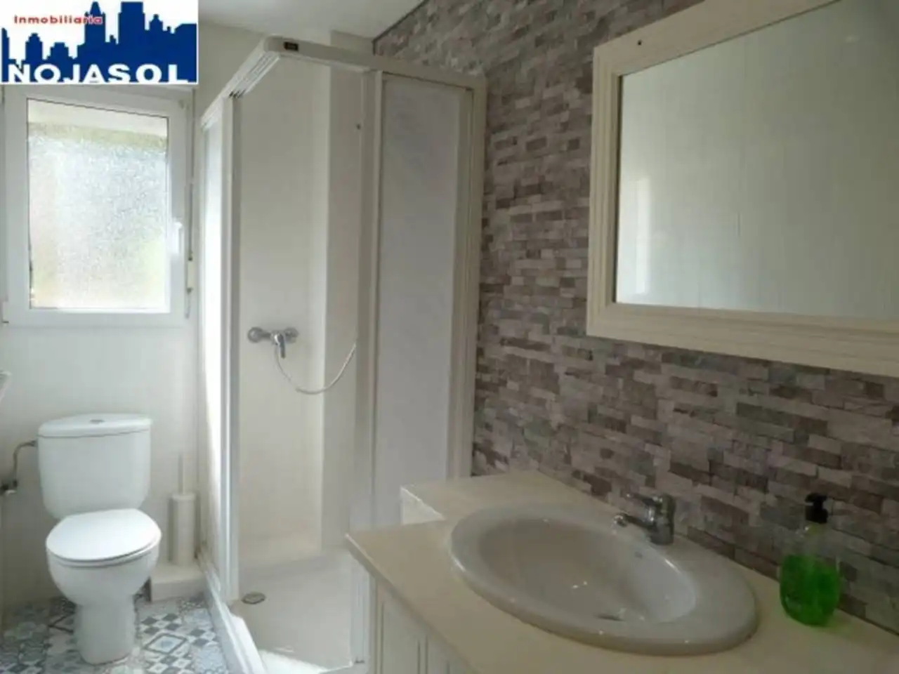 Bany de Apartament de lloguer en Arnuero amb Calefacció, Jardí privat i Terrassa