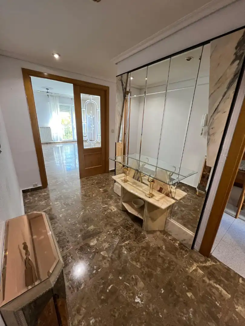 Wohnung zur Miete in Zaragoza mit Heizung, Ofen und Waschmaschine