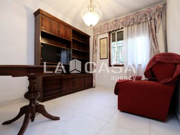 Bajo con ascensor en venta en Nou Barris