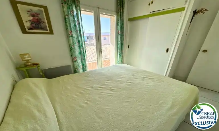 Dormitori de Apartament en venda en Roses amb Calefacció i Moblat