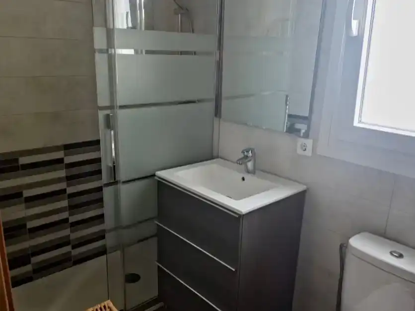 Badezimmer von Wohnung zur Miete in  Madrid Capital mit Klimaanlage und Balkon