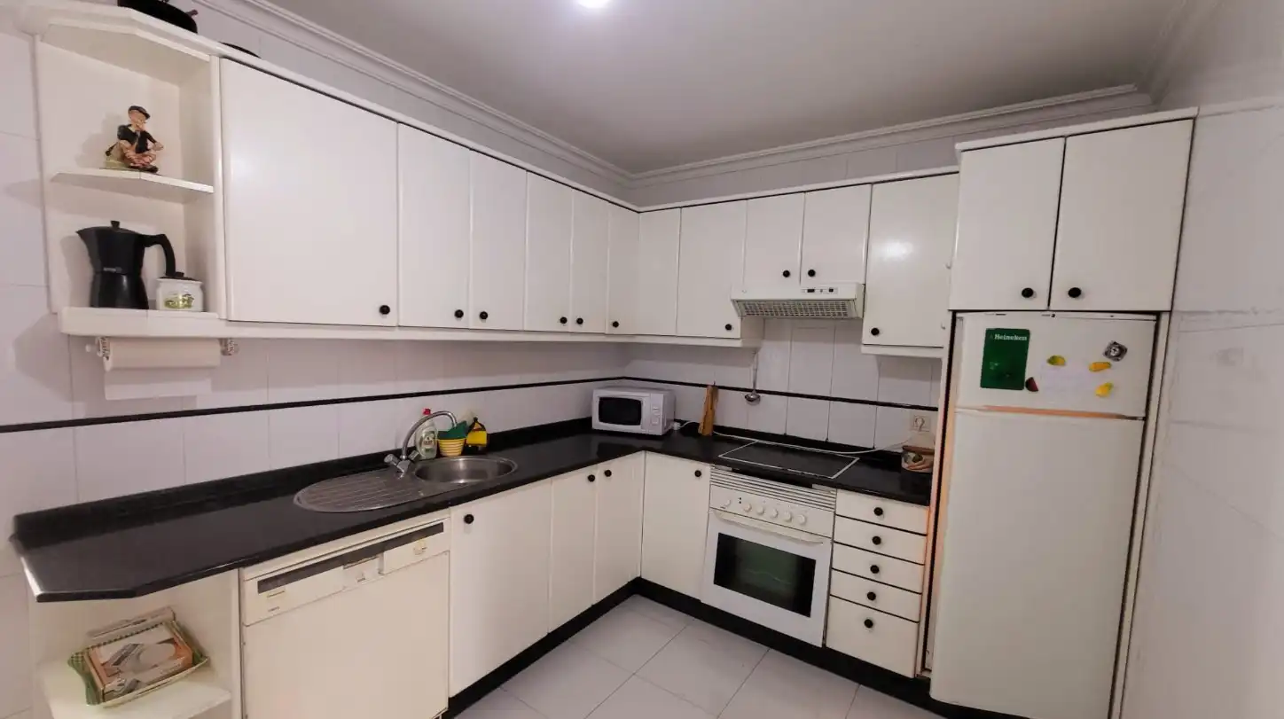 Cocina de Piso en venta en Nigrán con Terraza, Trastero y Balcón