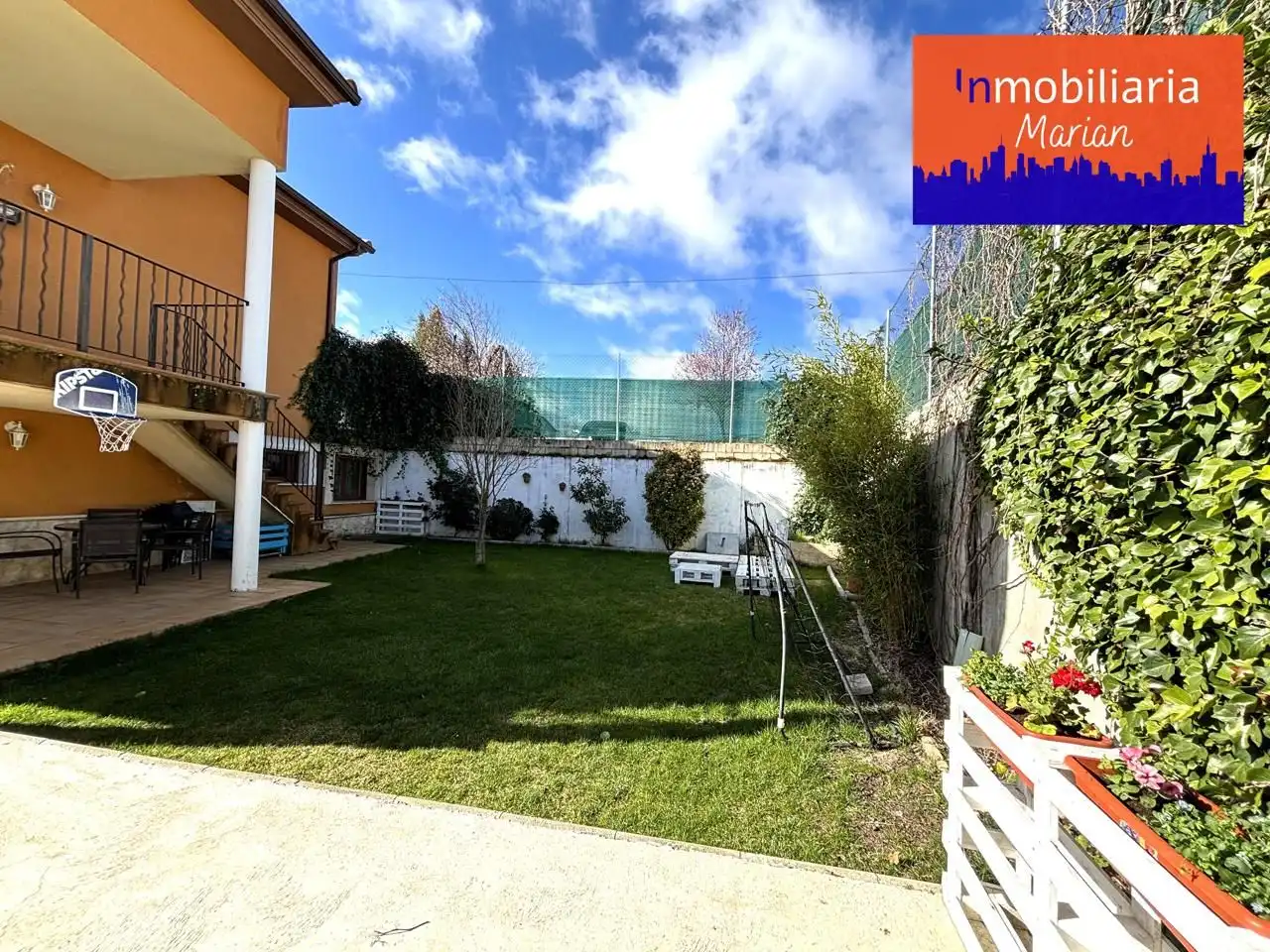 Jardí de Casa o xalet en venda en Fuentelcésped amb Calefacció, Jardí privat i Terrassa