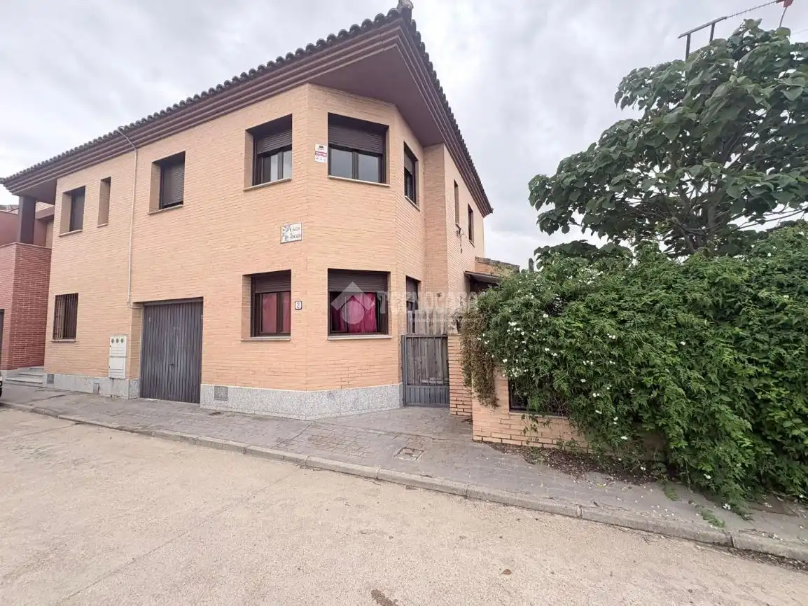 Vista exterior de Casa adosada en venta en Velada con Aire acondicionado, Calefacción y Jardín privado