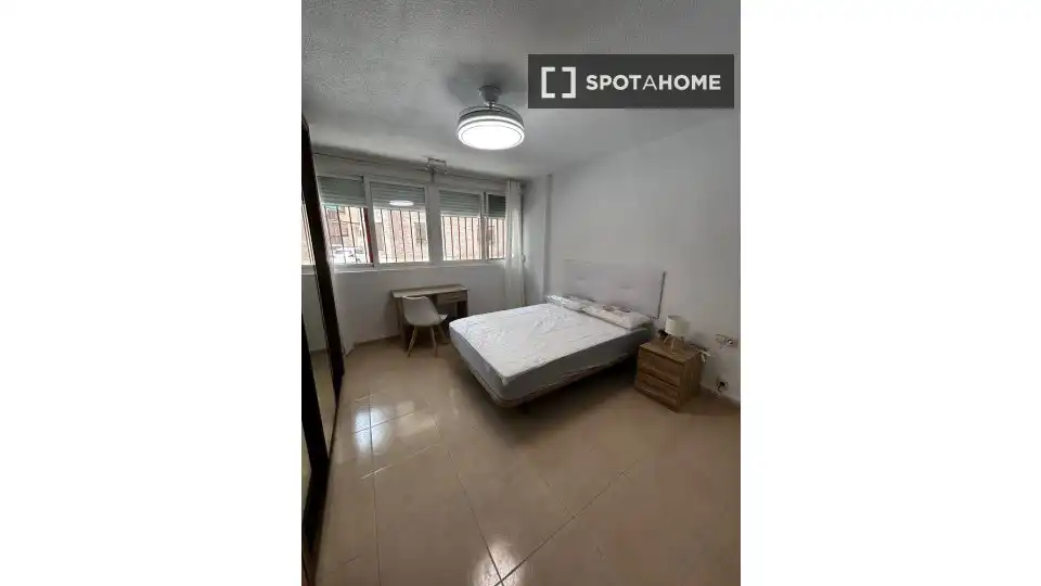 Habitación de Piso de alquiler en Alicante / Alacant con Aire acondicionado, Calefacción y Amueblado