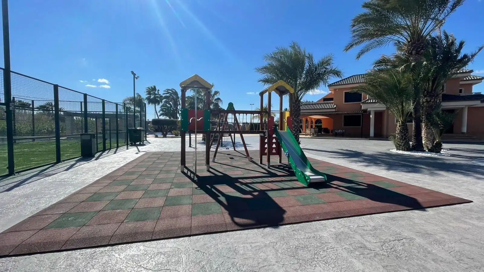 Parkplatz von Haus oder Chalet zur Miete in Elche / Elx mit Klimaanlage, Heizung und Privatgarten