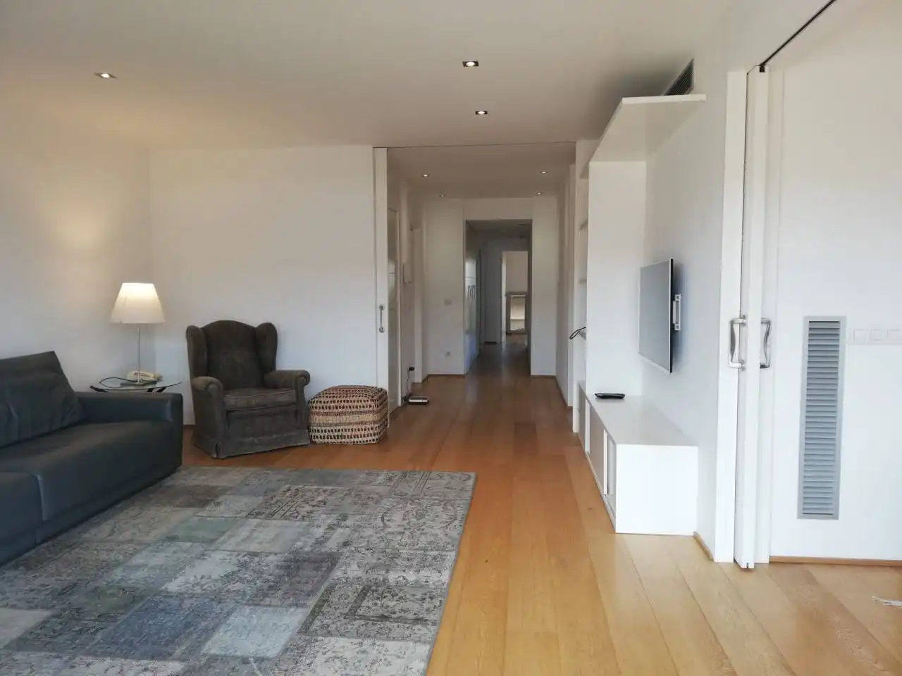 Living room of Flat for rent in Girona Capital  with Air Conditioner, Heating and Balcony