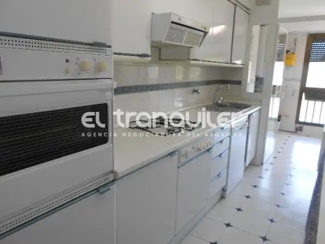Cuina de Pis de lloguer en Pozuelo de Alarcón amb Aire condicionat, Parquet i Terrassa