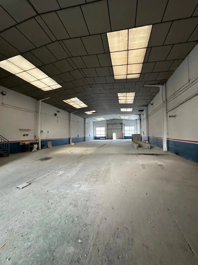 Nau industrial en venda a Avenida León 63