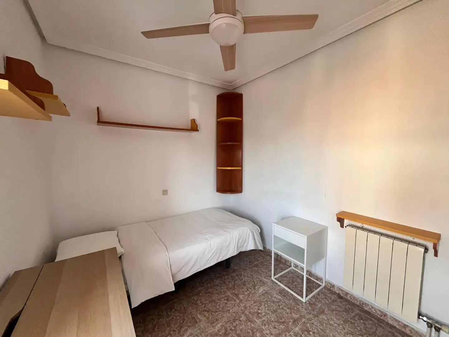 Dormitori de Casa o xalet de lloguer en Madrid amb Aire condicionat, Moblat i Internet
