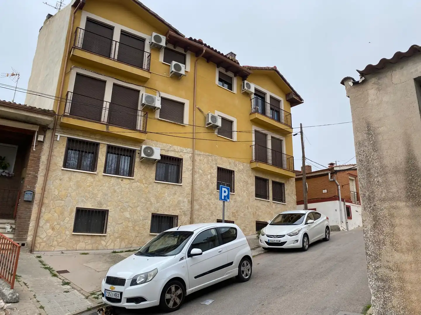 Vista exterior de Piso en venta en Tórtola de Henares con Amueblado