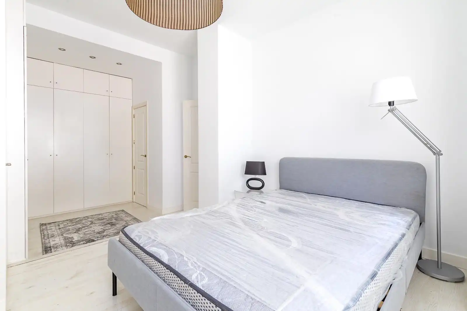 Bedroom of Flat for rent in Madrid  with Furnished and Community pool