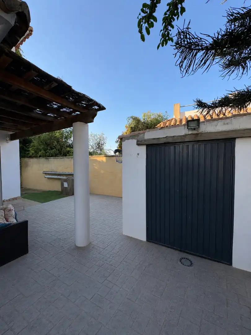 Terrassa de Casa o xalet en venda en Sanlúcar de Barrameda amb Aire condicionat, Jardí privat i Piscina