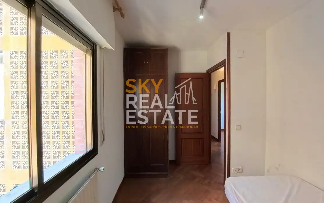 Bedroom of Flat for sale in Fuenlabrada  with Air Conditioner, Furnished and Balcony