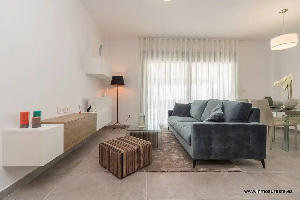 Sala d'estar de Apartament en venda en Torrevieja amb Jardí privat, Terrassa i Piscina comunitària