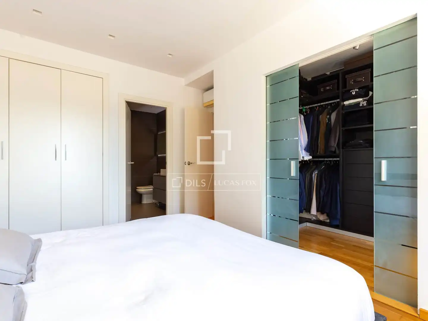 Bedroom of Flat for sale in Sant Just Desvern  with Air Conditioner, Heating and Parquet flooring