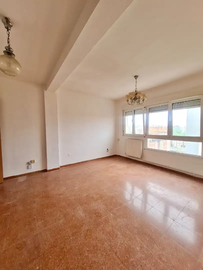 Sala d'estar de Pis en venda en Gijón  amb Jardí privat, Parquet i Traster