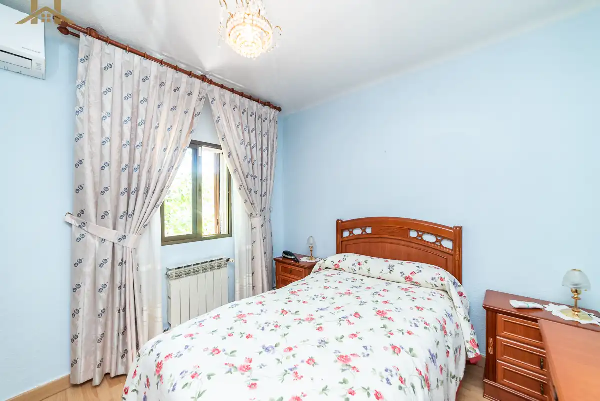 Habitación de Casa o chalet en venta en Pozuelo de Alarcón con Aire acondicionado, Calefacción y Jardín privado
