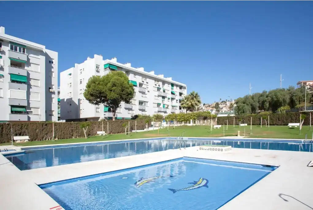 Piscina de Pis en venda en Rincón de la Victoria amb Aire condicionat, Terrassa i Forn
