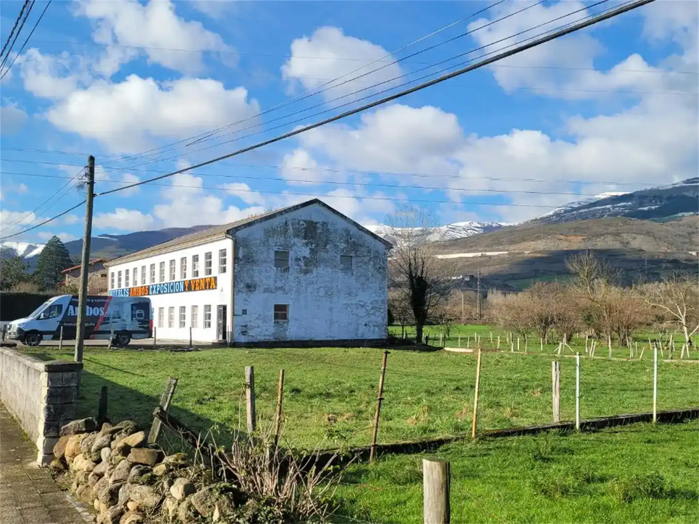 Vista exterior de Nau industrial en venda en Bárcena de Pie de Concha