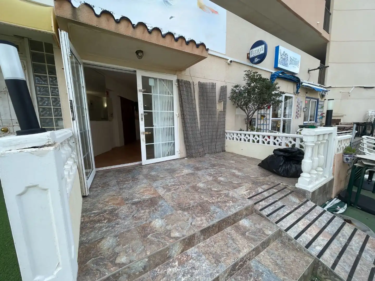 Geschaftsraum zur Miete in Torrevieja mit Klimaanlage, Heizung und Terrasse