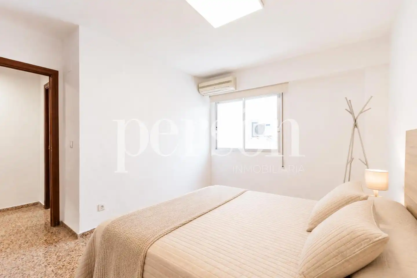 Schlafzimmer von Wohnung zur Miete in Valencia mit Klimaanlage, Heizung und Terrasse