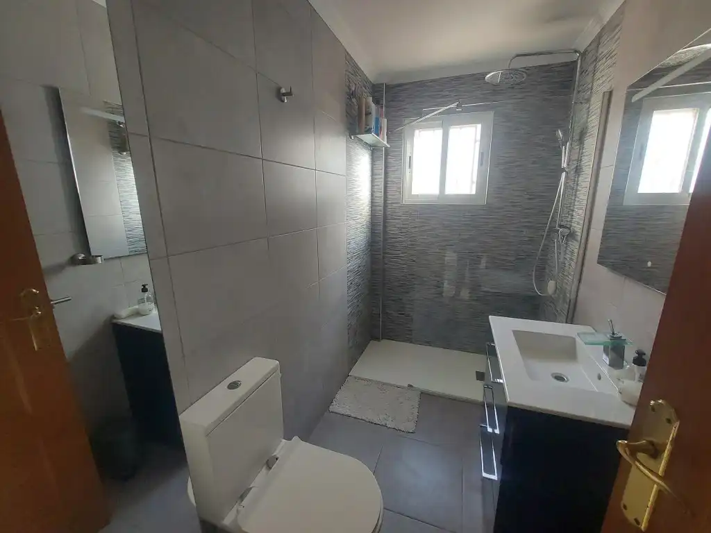 Bany de Casa o xalet en venda en Benimantell amb Terrassa, Piscina i Forn