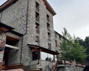 Vista exterior de Edifici en venda en Alp