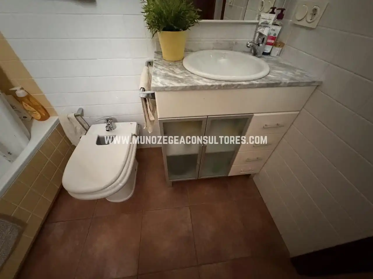 Bany de Casa o xalet en venda en Lucena amb Aire condicionat, Terrassa i Traster
