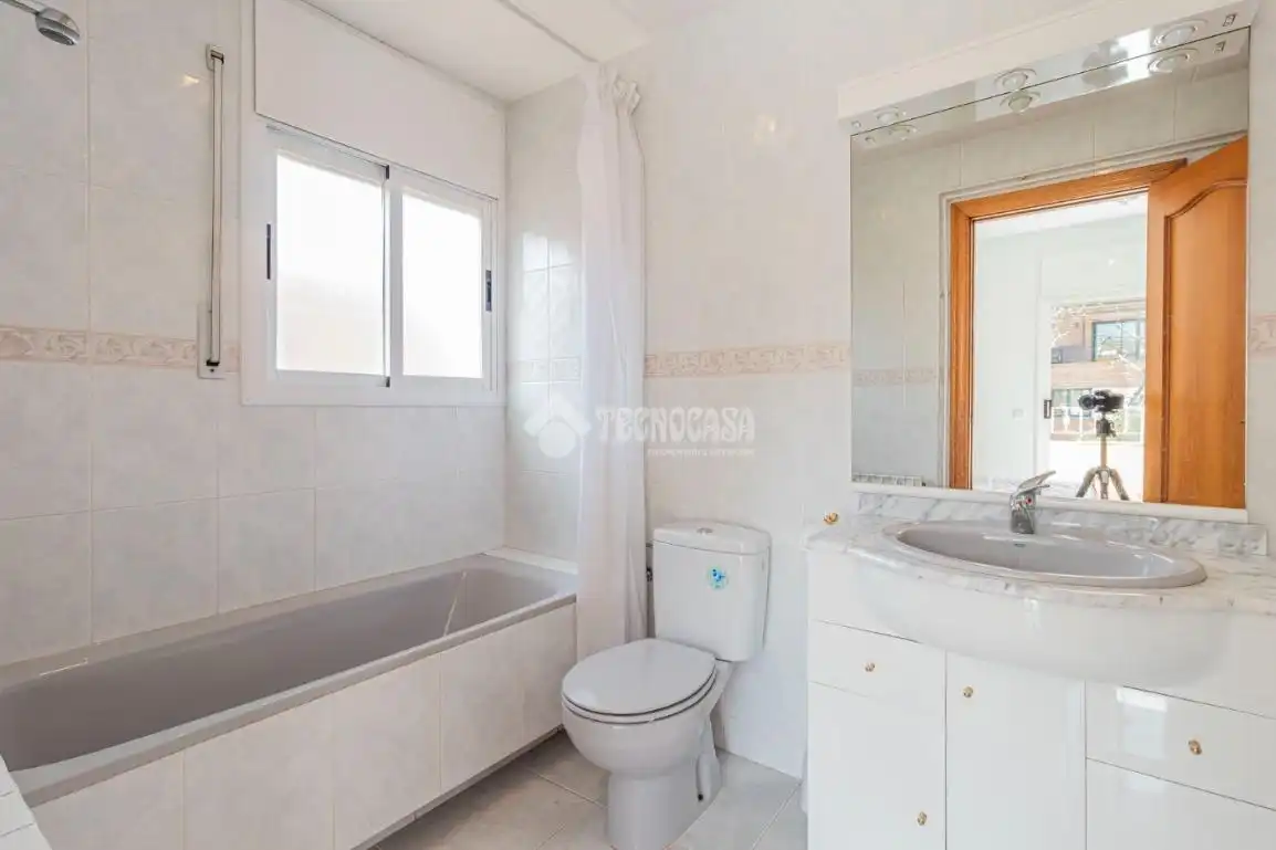 Bathroom of Houses for rent in Sant Cugat del Vallès  with Air Conditioner, Terrace and Balcony
